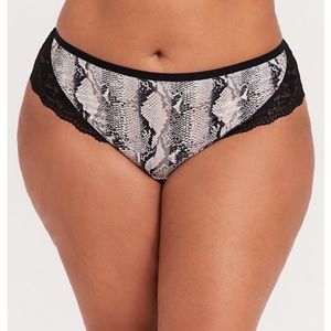 NWT TORRID Snakeskin & Lace Caged Hipster